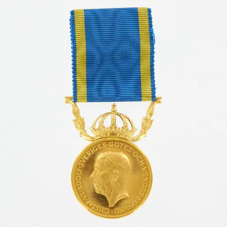 Medalj, Ø27mm, Gustaf VI Adolf Sveriges Götes och Vendes Konung, För nit och redlighet i rikets tjänst, mynt 23K, krona i 18K, personlig gravyr, tygband, etui,  Vikt: 16,6 g