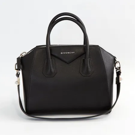 Väska Givenchy, Small Antigona bag, präglat läder, detaljer i vitmetall, tre fack, varav ett med dragkedja, axelband, mått: ca 28x15cmx23cm, höjd inklusive handtag: ca 34cm, made in Italy, kvitto från Birger Christensen, Köpenhamn 2014, dustbag