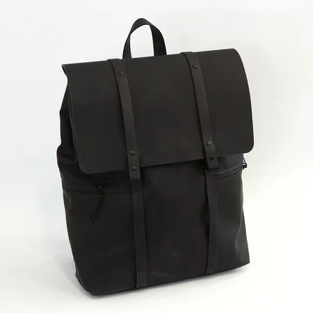 Ryggsäck, Gaston Luga Spläsh 2.0 - 16", 20 liter, färg: Svart, 45 x 35 x 13cm, justerbara axelremmar, smärre bruksskick  Vikt: 0 g