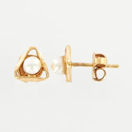 Ett par örhängen med odlade pärlor, 7x7mm, 18K Vikt: 1,3 g