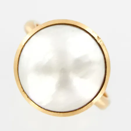 Ring med Mabépärla, stl 17, bredd 16mm, 18K Vikt: 6,3 g