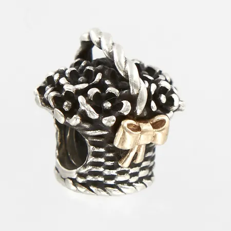 Berlock Pandora, Forever Bloom Basket, detaljer i 14K, ca 12x11mm, silver 925/1000 Vikt: 4,1 g