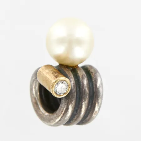 Hänge med diamant ca 0,03ct och odlad pärla, 14x9mm, silver 925/1000 Vikt: 2,6 g