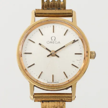 Damur Omega, diameter 21 mm, fungerar ej, 18k i uret gulmetall i bandet.