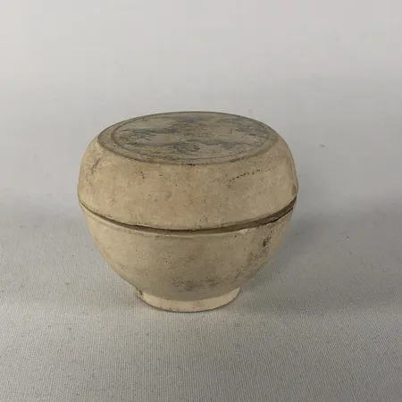 Keramiskt krus, Hoi An Hoard, 1600-tal, höjd 5cm, nr 91424, slitage, nagg