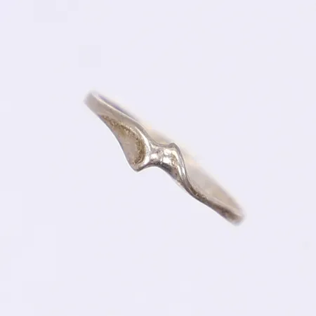 Ring, stl 18½, bredd 2-4mm, silver 830/1000 Vikt: 1,2 g
