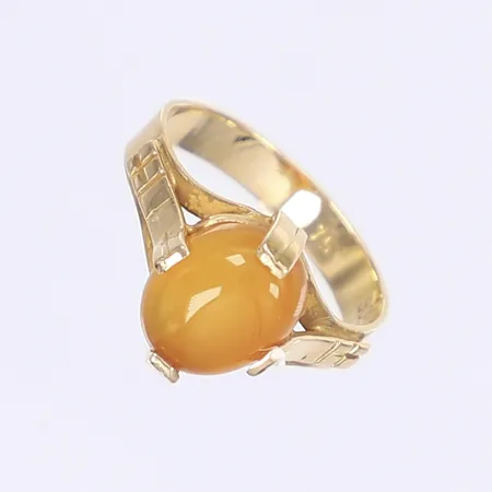 Ring med orange sten, stl 16¼, bredd 3-11mm, 18K, 2,9g brutto