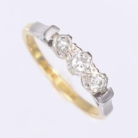 Ring med diamanter, totalt ca 0,08ctv, 18K 2,6g brutto