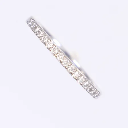 Ring med vita stenar, stl 17¼, bredd 2mm, vitguld 18K Vikt: 2,9 g