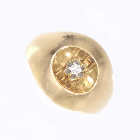 Ring med vit sten, stl 18¼, bredd 4-14mm, 18K Vikt: 4 g