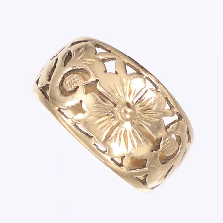 Ring med genombruten dekor, stl 17¾, bredd 6-12mm, 14K  Vikt: 6 g