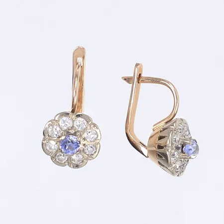 Ett par örhängen med vita och blå stenar, 20x11mm, roséguld/vitguld 14K Bruttovikt: 7,2g Vikt: 7,2 g