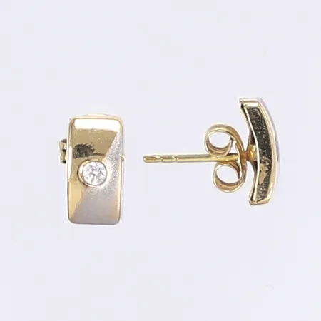 Ett par örhängen med vita stenar, 9x5mm, 18K Vikt: 0,8 g