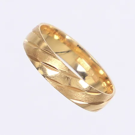 Ring, stl 19¾, bredd 5mm, gravyr, 18K Vikt: 4,2 g