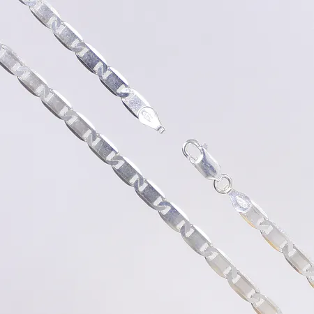 Halskedja, längd 60cm, bredd 4mm, 925/1000 silver Vikt: 14 g