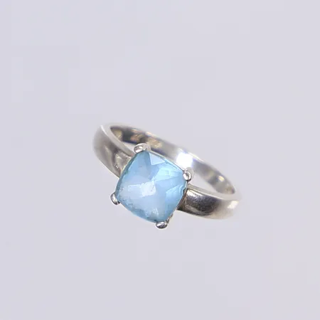 Ring med blå sten, stl 19, bredd 2-8mm, 925/1000 silver Vikt: 2,7 g