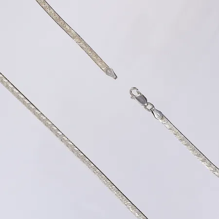 Halscollier, 50cm, bredd 3,5mm, buckligt, silver 925/1000 Vikt: 7,8 g