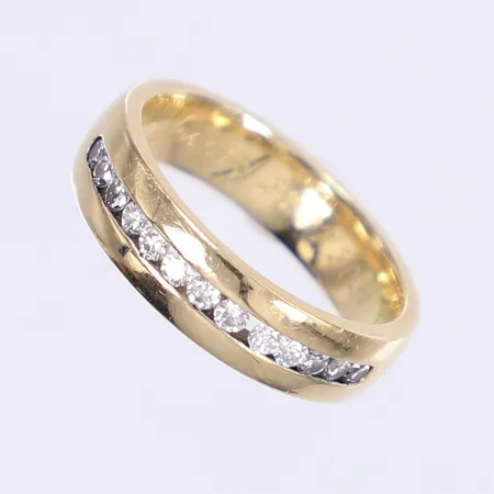 Ring med diamanter 13x ca 0,02ct, stl 17, bredd 5mm, GHA, gravyr, 18K Vikt: 6,1 g