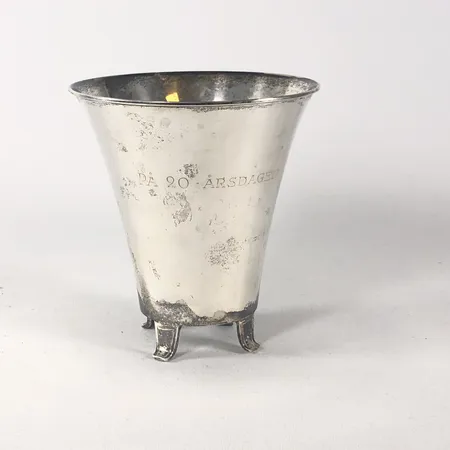 Pokal, 13cm, hög, gravyr, silver 830/1000 Vikt: 150 g