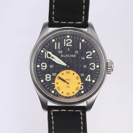 Herrur Glycine KMU 48, Ø48mm, manuell, ref 3848, limiterad utgåva nr 222/250, stål, glasbaksida, bruksslitage, fungerande vid katalogiseringstillfället men ej testad för tidshållning, med tre defekta läderband och defekt box Vikt: 0 g