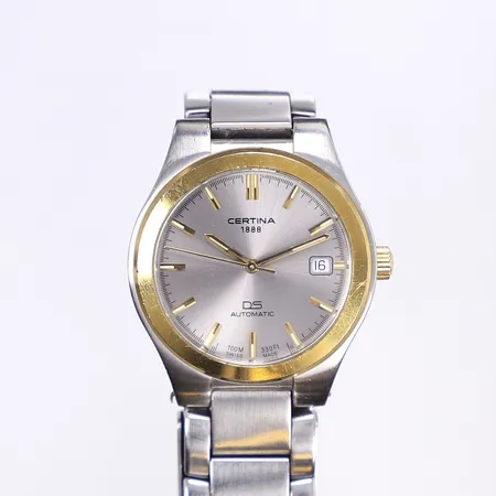 Herrur Certina DS, Ø37mm, automatisk, datum, 132.44SKS-BB-10655C, stål, glasbaksida, stållänk ca 16cm, viklås, saknar en spring-bar till länk, sitter en bit ståltråd där istället, bruksslitage, repig
