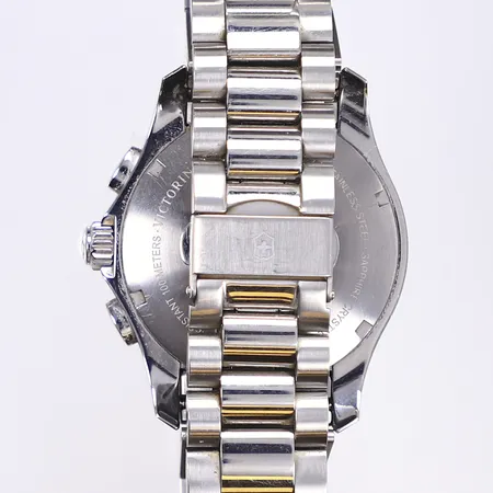 Herrur Victorinox Swiss Army Chrono Classic, Ø40mm, quartz, kronograf, datum, ref 241494, snr 140600265, stål, stålarmband ca 16cm, viklås, inga tillbehör fungerar ej trots batteribyte Vikt: 0 g