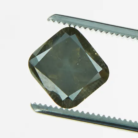Lös diamant, 3,43ct, grå/brun P1, briljant/trapettslipad, något ojämn slipning, inneslutningar i form av kors, värderingsintyg från Gemma, utfärdat 2019, medföljer. Vikt: 0 g