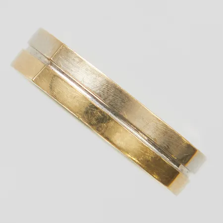Ring, Ø18¾, bredd: 4,5mm, tvåfärgad, repig, 14K Vikt: 3,4 g