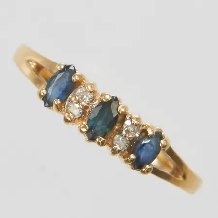 Ring, safirer, diamanter 4 x ca 0,05ct, Ø16¼, bredd: 1,4-14,4mm, skev, 14K Vikt: 1,7 g