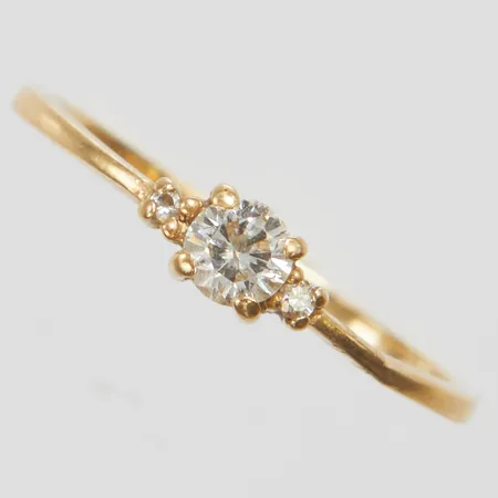 Ring, vita stenar, Ø16½, bredd: 1,1-3,5mm, 14K Vikt: 1,1 g