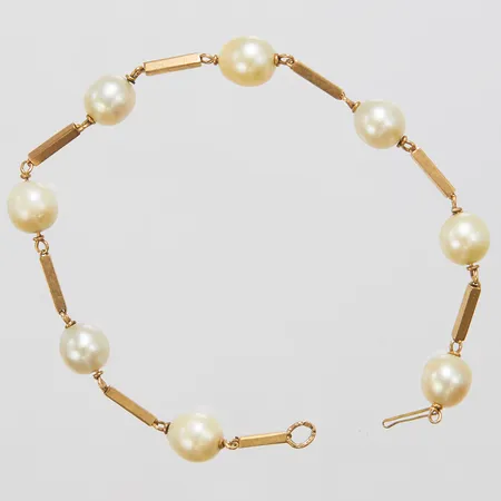 Armband, längd: 19,5cm, odlade sötvattenpärlor Ø7,5-8mm, slitna/skadade, T-lås, 18K, bruttovikt 8,8g. 