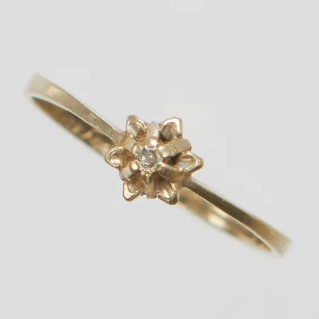 Ring, diamant 0,02ct, Ø16¼, bredd: 0,7-5,3mm, vitguld, skev, svenska stämplar, 18K Vikt: 1,3 g