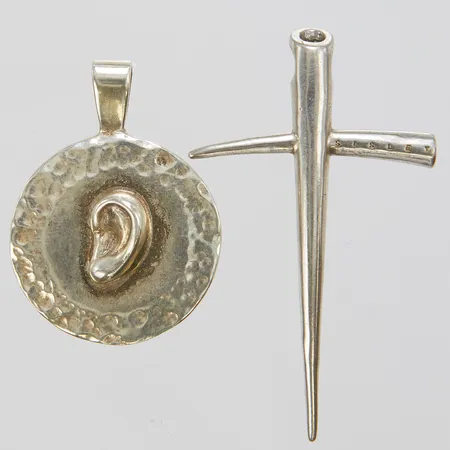 Två silverhängen, 925/1000. Vikt: 21,7 g