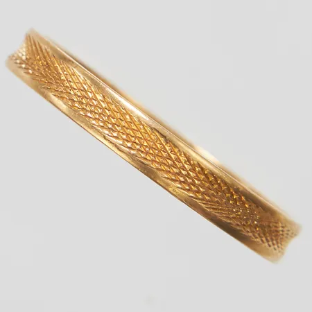 Ring, mönstrad, Ø20½, bredd: 3,2mm, skev, personlig gravyr, svenska stämplar, 18K Vikt: 2,7 g