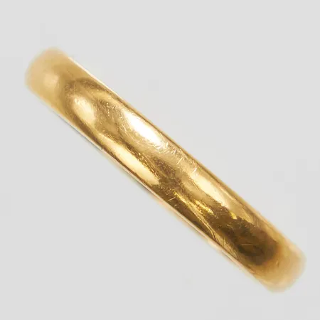 Ring, Ø16¾, bredd: 2,9mm, personlig gravyr, svenska stämplar, repig, 20K Vikt: 3,3 g