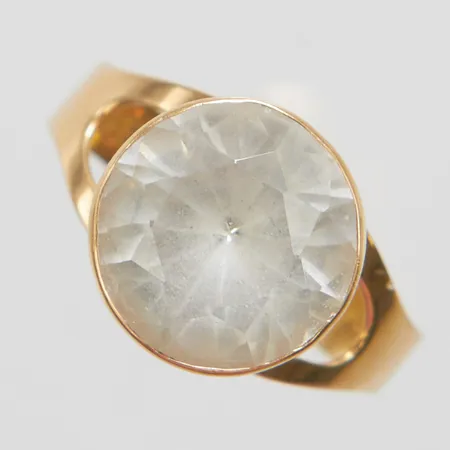 Ring, vit sten, Ø15½, bredd: 3-10,2mm, 14K, bruttovikt 2,2g. 