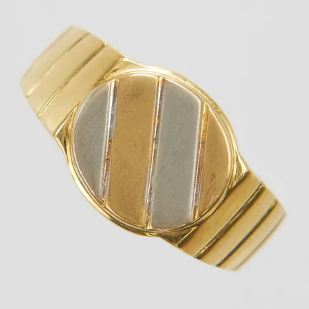 Klackring, Ø21½, bredd: 3,4-12,2mm, tvåfärgad, delvis satinerad yta med repor, 18K  Vikt: 8,2 g