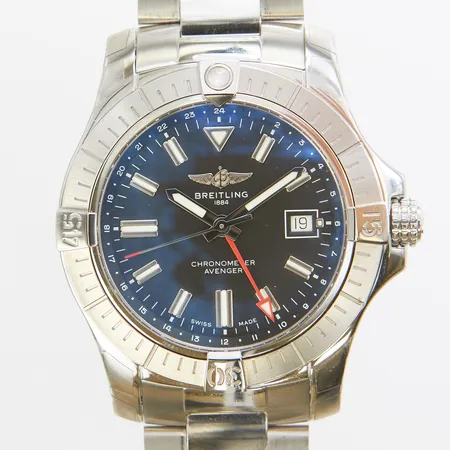 Herrur Breitling Avenger GMT, stål, automatisk, 43mm, ref: A32397, snr: 6365978, Cal. B32, safirglas, datum, 24h visning, stållänk, viklås, QR certifikat, inga övriga tillbehör.