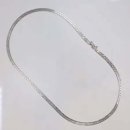 Halscollier halvstelt, 42cm, bredd 4mm, vitguld 18K Vikt: 19,2 g