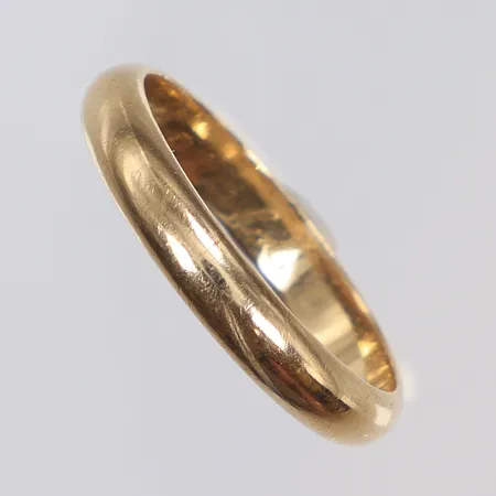 Ring, slät, stl 17¾, bredd 3mm, gravyr, 14K Vikt: 2,9 g