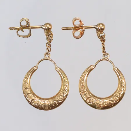 Ett par örhängen, höjd 30mm, bredd 16mm, smärre slitage, ena snurrebussen ej guld, 18K Vikt: 2,7 g