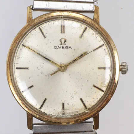 Herrur Omega 14K Ø33mm ref nr 131026, snr 23683394, cal 601, fuktskadad, gravyr, spricka i glaset, med stållänk, guld i boett, bruttovikt 55g 