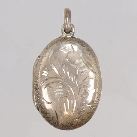 Medaljong, mönstrad 18x32mm inklusive hängöglan, silver 925/1000  Vikt: 4,7 g