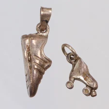2st Hängen "Sko och Rullskridsko", längd 15-25mm silver 925/1000 Vikt: 4,2 g