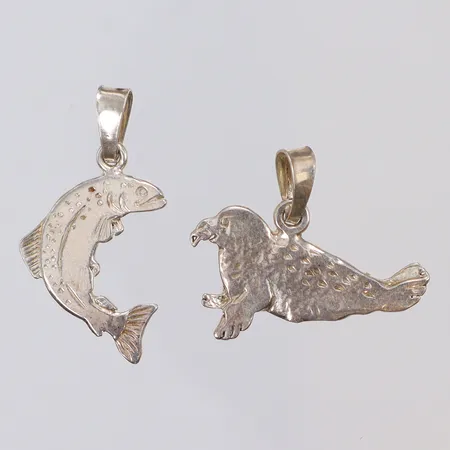 2st Hängen "Säl och Fisk" längd 21-25mm silver 925/1000 Vikt: 2,4 g