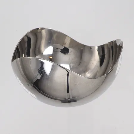 Skål Bloom, Helle Damkjær för Georg Jensen, höjd ca 3,5cm, Ø7,5cm, polerat rostfritt stål, bruksrepor