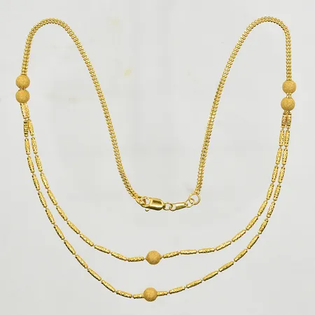 Collier med matterade kulor, längd 41½ cm, länkens bredd 2 mm, 21K. Vikt: 12,6 g