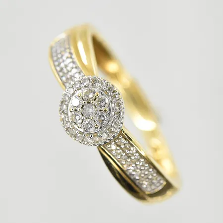 Ring med diamanter, Guldfynd, stl 16¾, bredd 2-11 mm, 18K. Vikt: 2,4 g