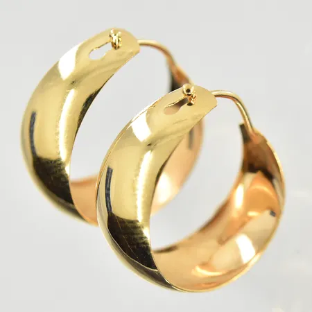 Ett par örhängen, Ø22 mm, bredd 6-8 mm, 18K. Vikt: 1,6 g