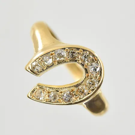 Ring med vita stenar, stl 15½, 18K. Vikt: 2,4 g